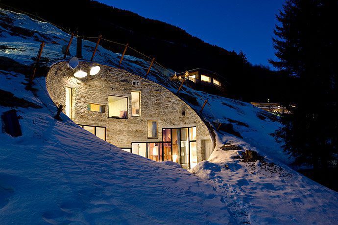 8 Stunning Structures Shaped By Their Sloping Sites - Zarkon Group Real ...
